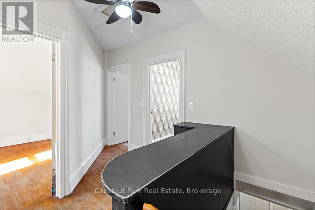 1068 2ND AVENUE WEST Image 18