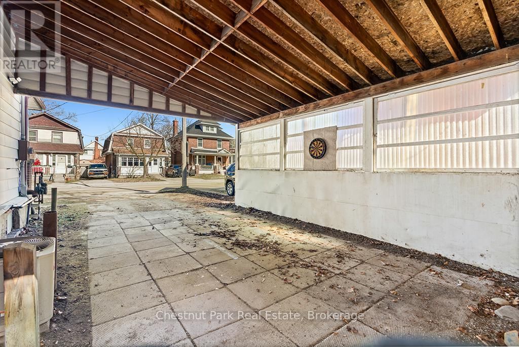 1068 2ND AVENUE WEST Image 35