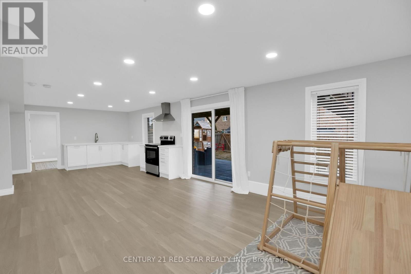 16 MITCHELL CRESCENT Image 37