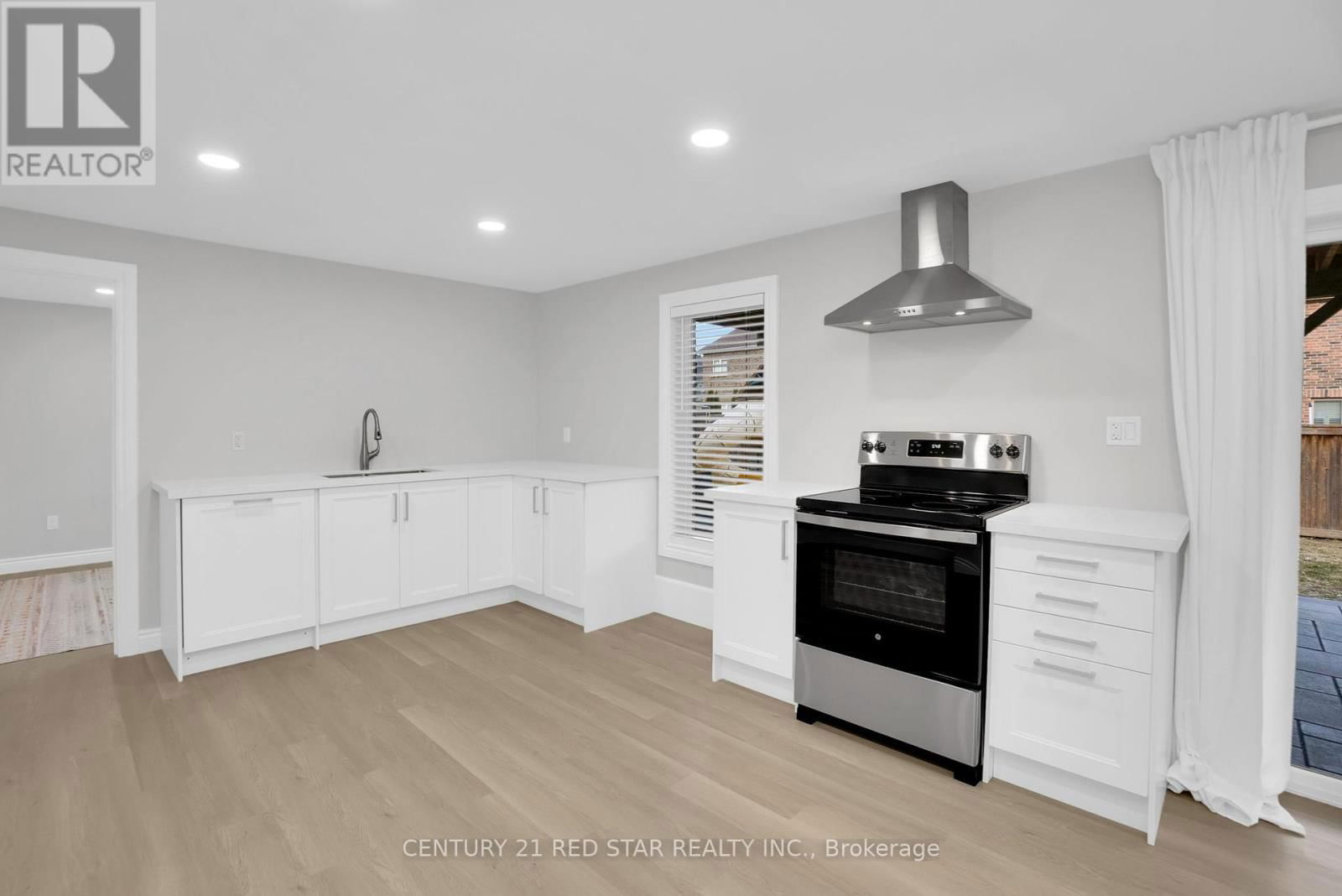 16 MITCHELL CRESCENT Image 38