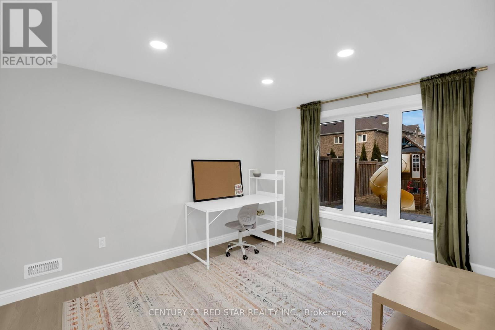 16 MITCHELL CRESCENT Image 40
