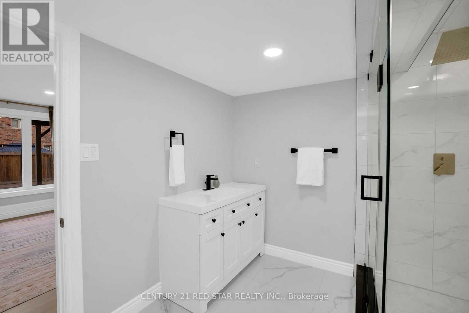 16 MITCHELL CRESCENT Image 43