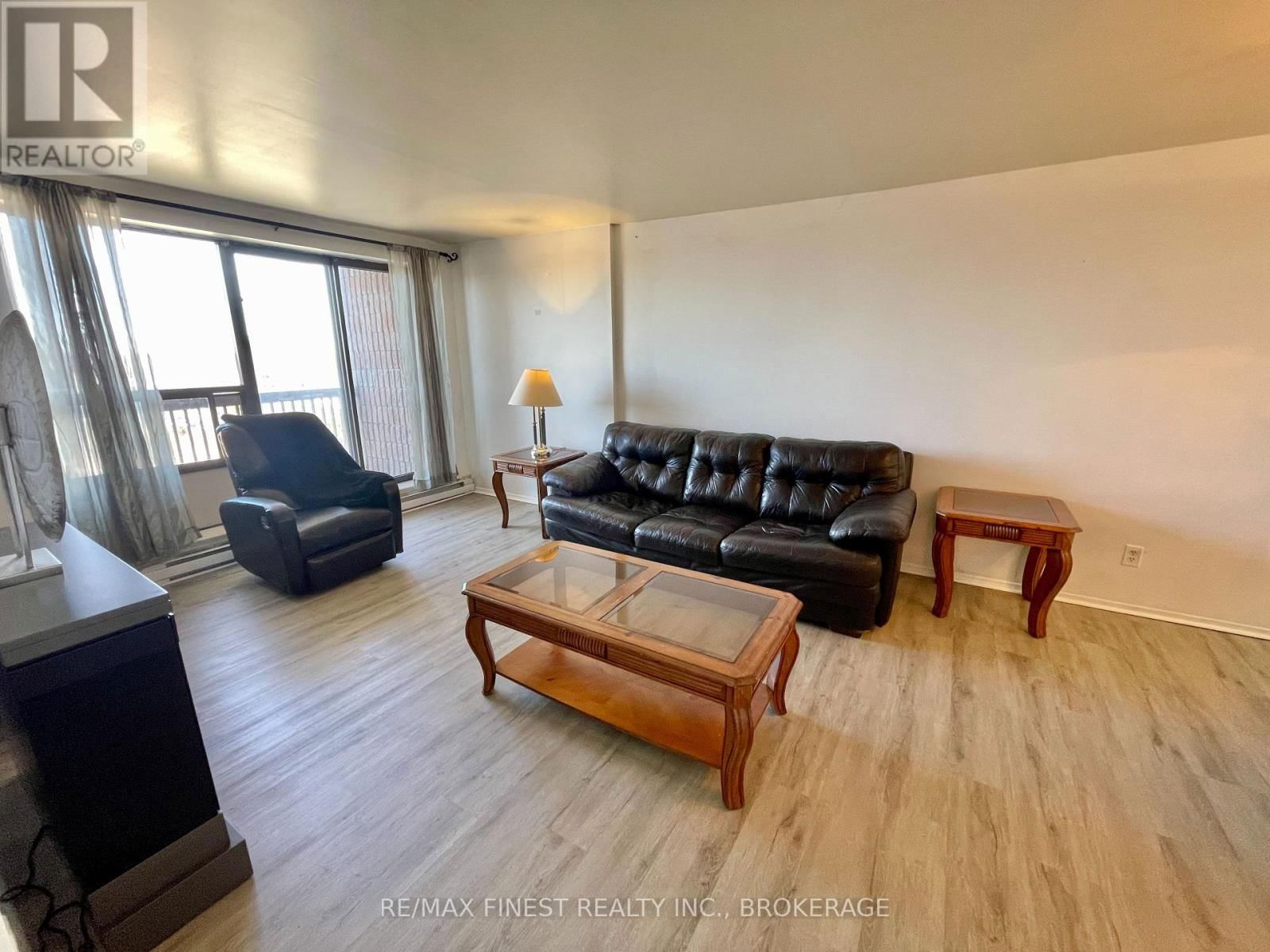 602 - 17 ELDON HALL PLACE Image 10