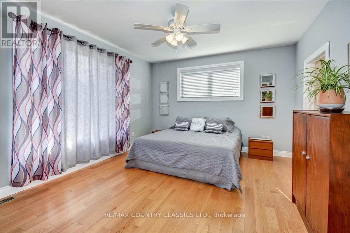 581 FORESTVIEW ROAD Image 15
