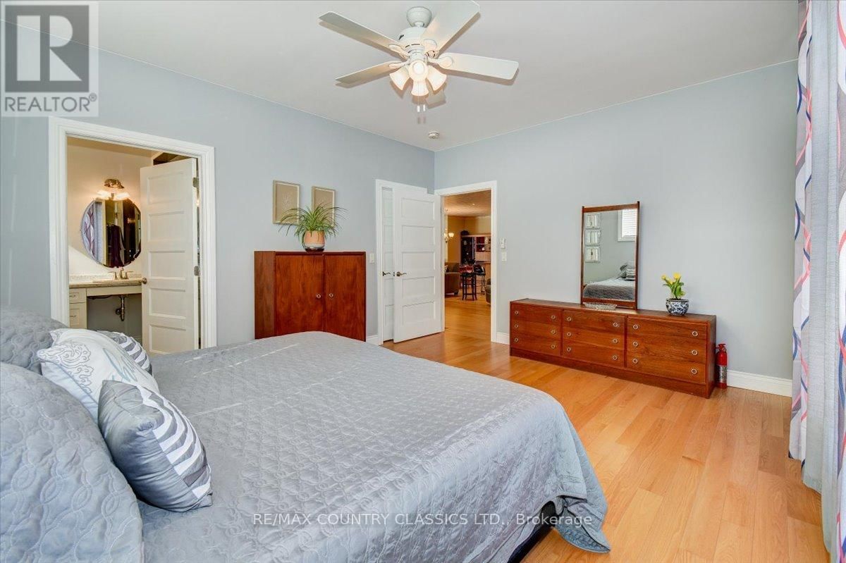 581 FORESTVIEW ROAD Image 16