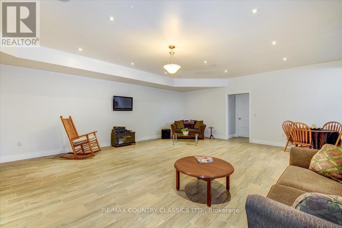 581 FORESTVIEW ROAD Image 25