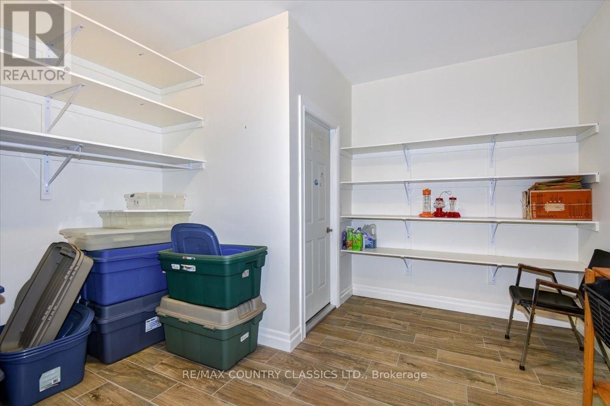 581 FORESTVIEW ROAD Image 31