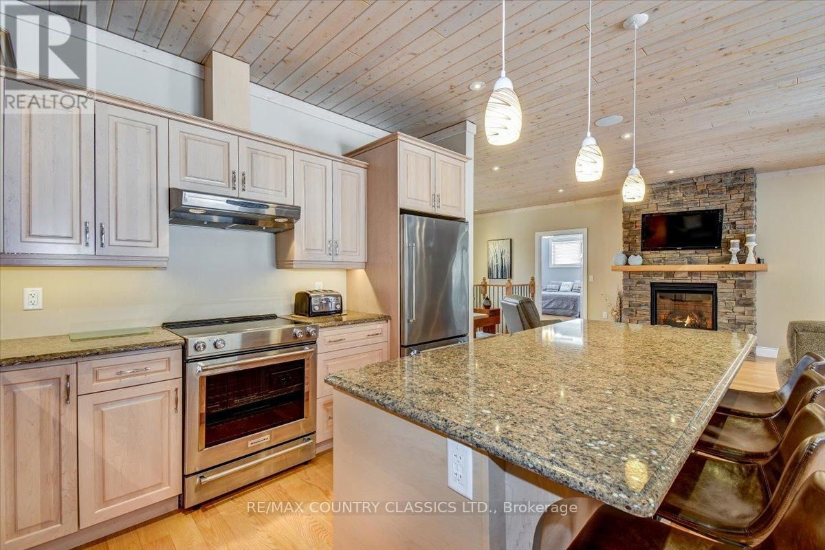 581 FORESTVIEW ROAD Image 6