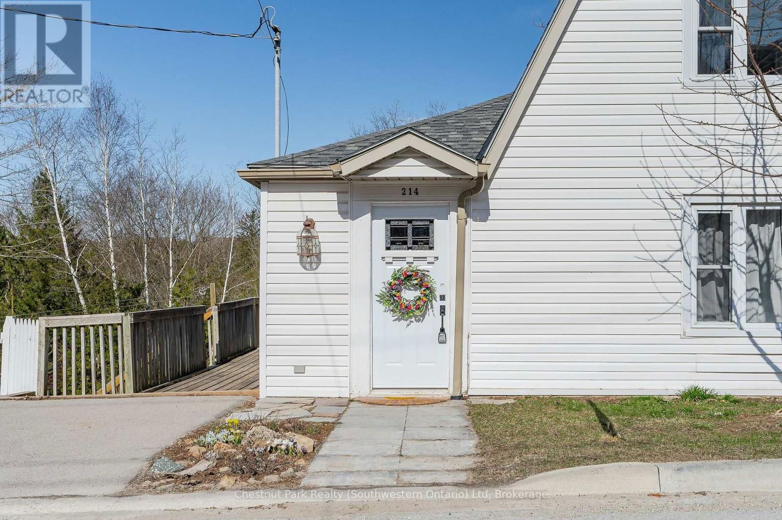 214 HARRIS STREET Image 10