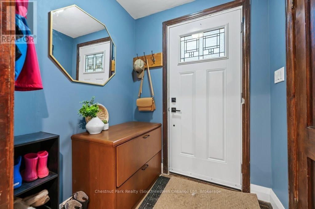 214 HARRIS STREET Image 11