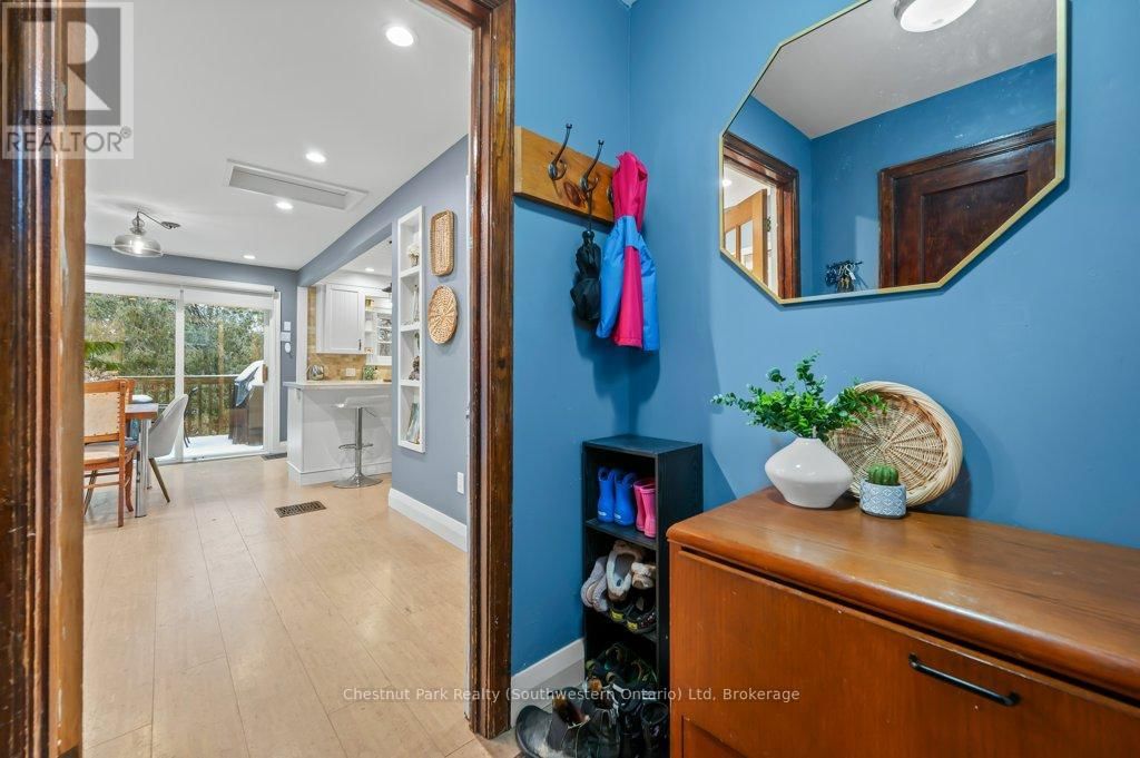 214 HARRIS STREET Image 12