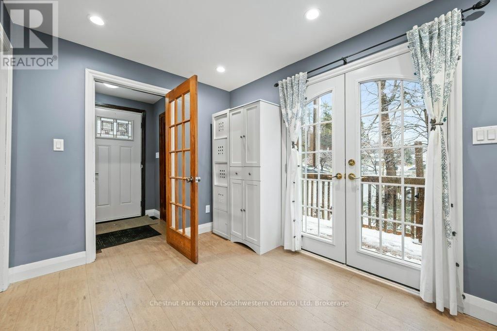 214 HARRIS STREET Image 13
