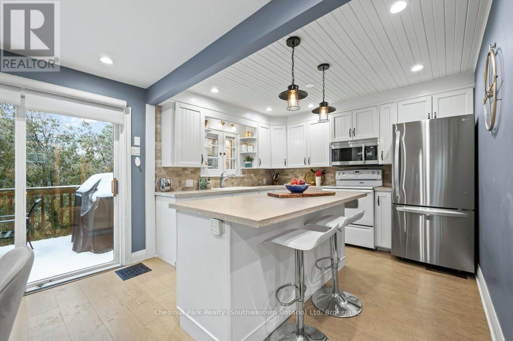 214 HARRIS STREET Image 17