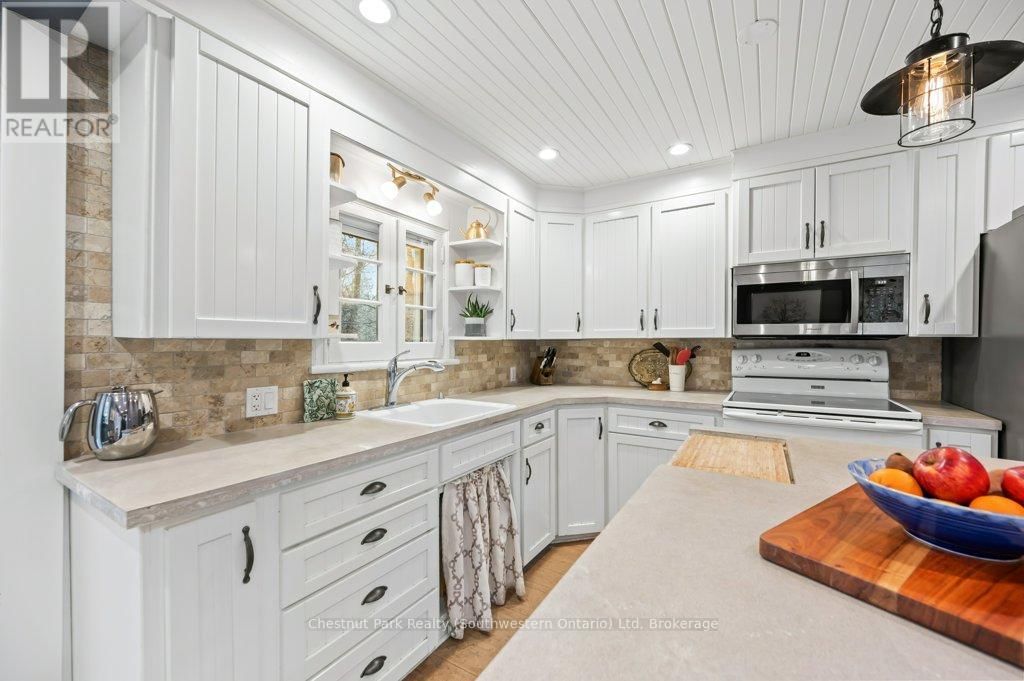 214 HARRIS STREET Image 18