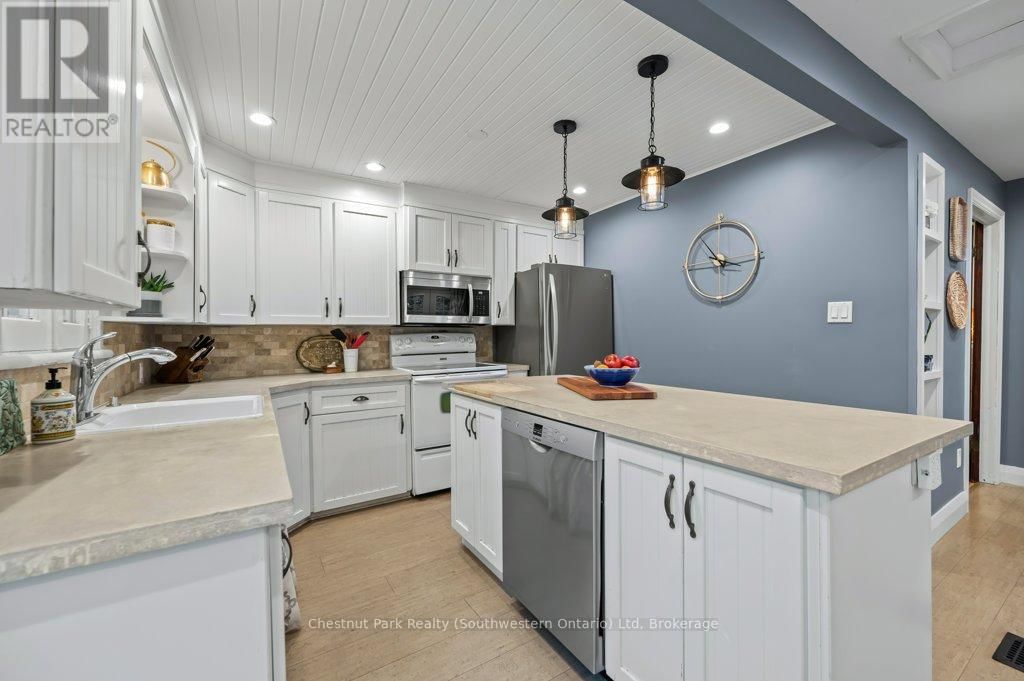 214 HARRIS STREET Image 19