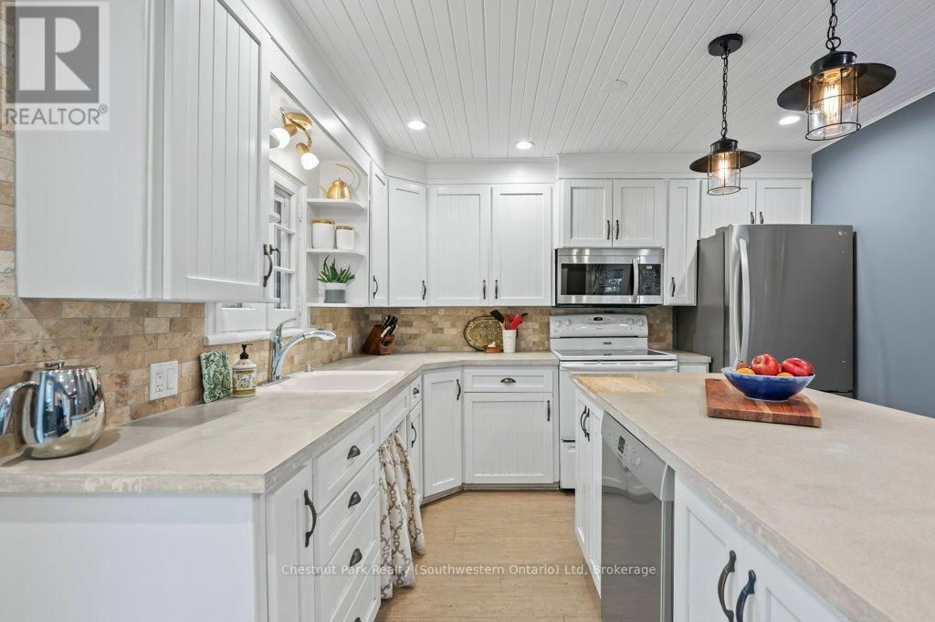 214 HARRIS STREET Image 20