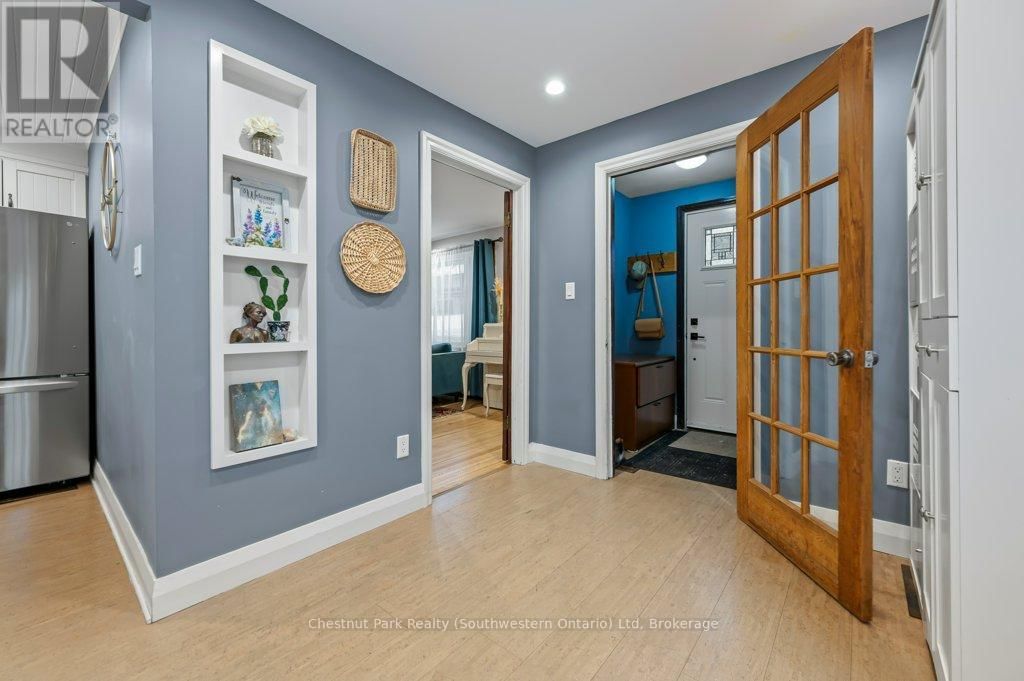 214 HARRIS STREET Image 24