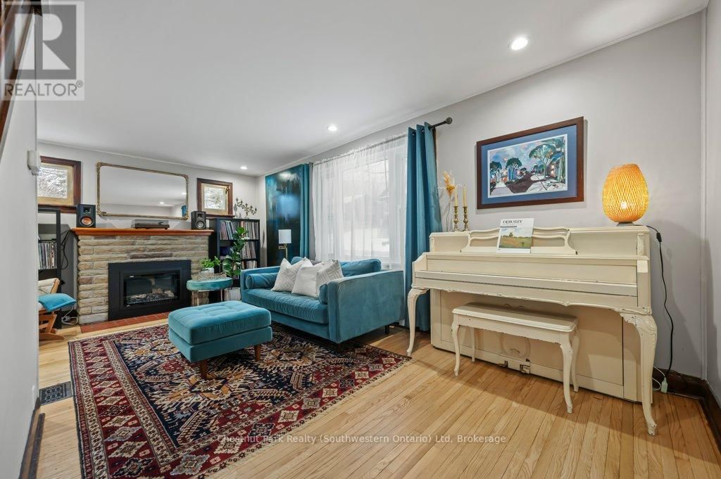 214 HARRIS STREET Image 26