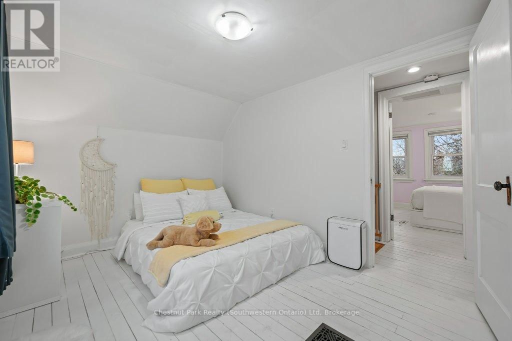 214 HARRIS STREET Image 35