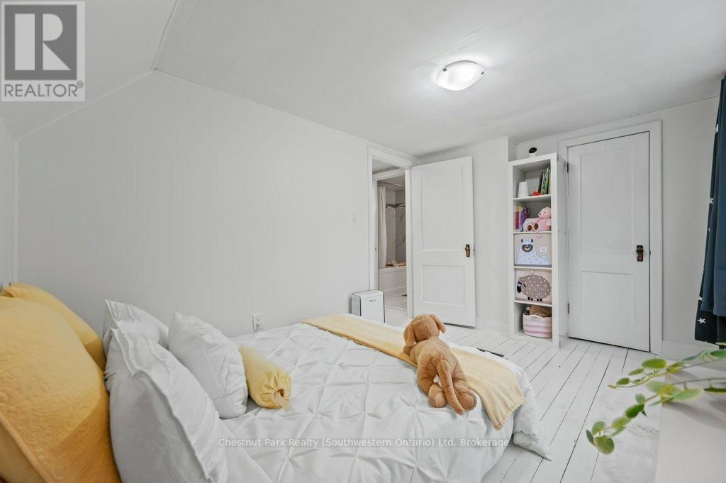 214 HARRIS STREET Image 36