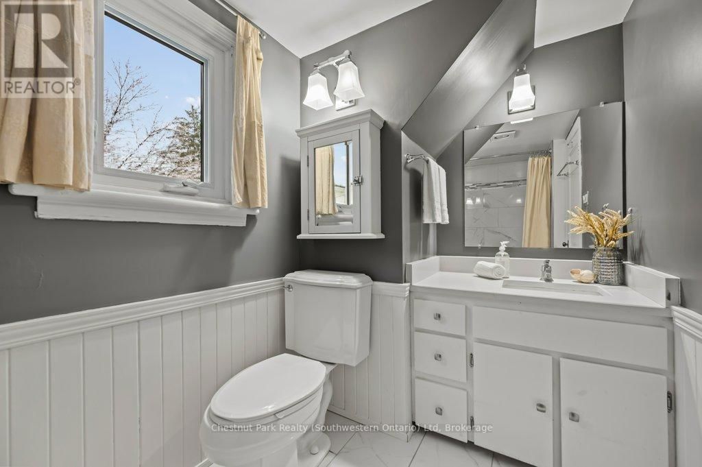 214 HARRIS STREET Image 37