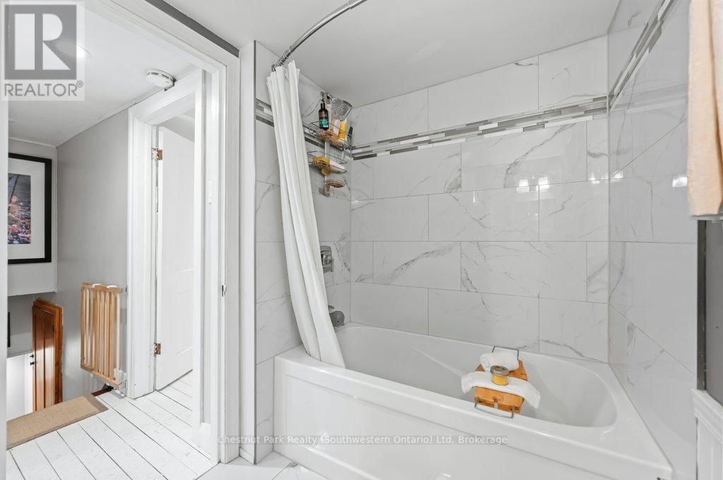 214 HARRIS STREET Image 38