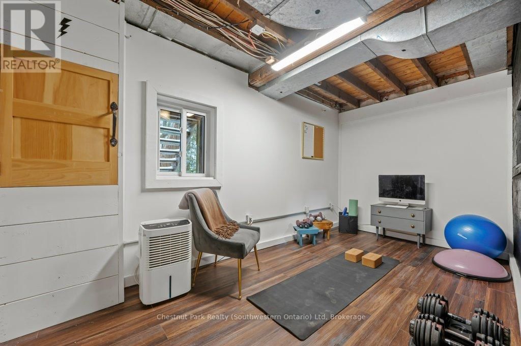 214 HARRIS STREET Image 39