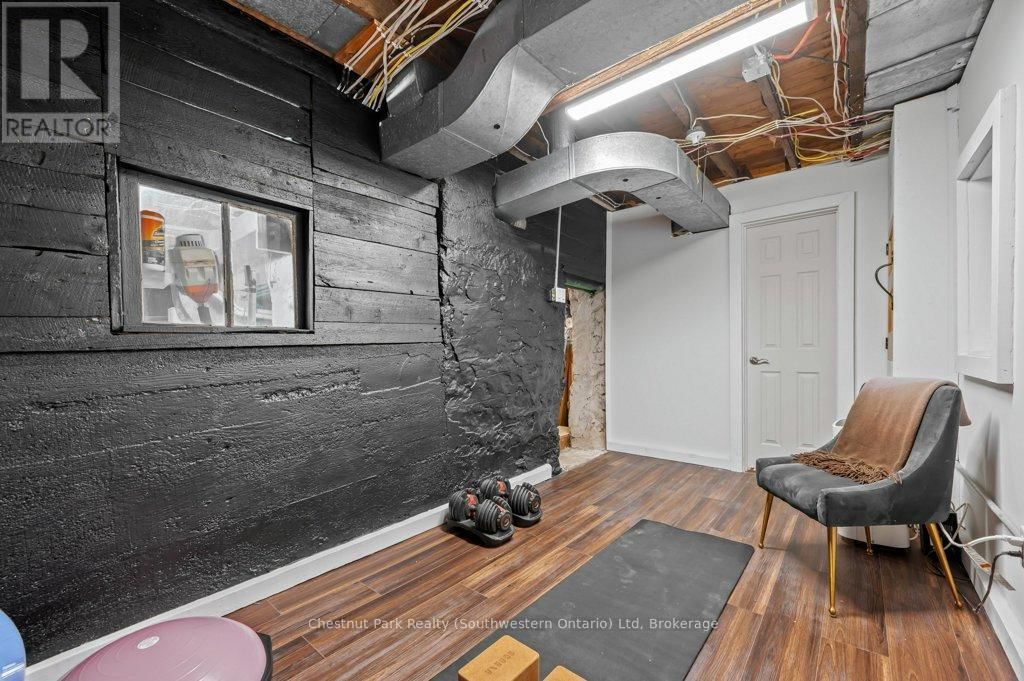 214 HARRIS STREET Image 40