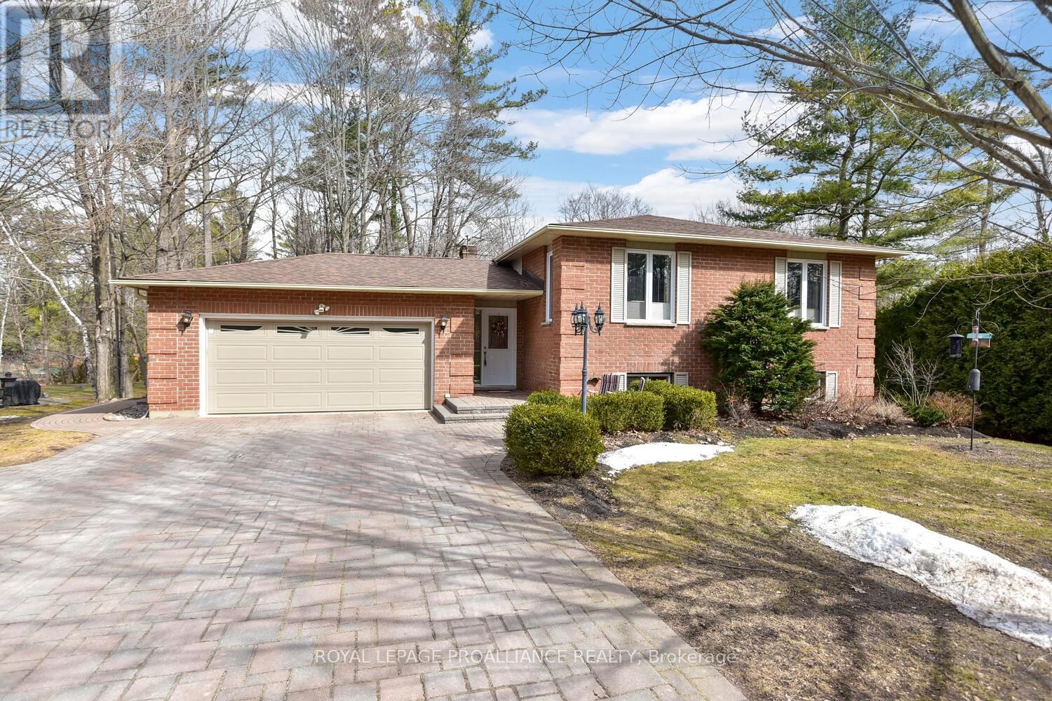 403 YOLE CRESCENT Image 1