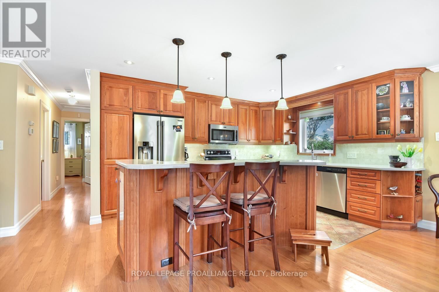 403 YOLE CRESCENT Image 11