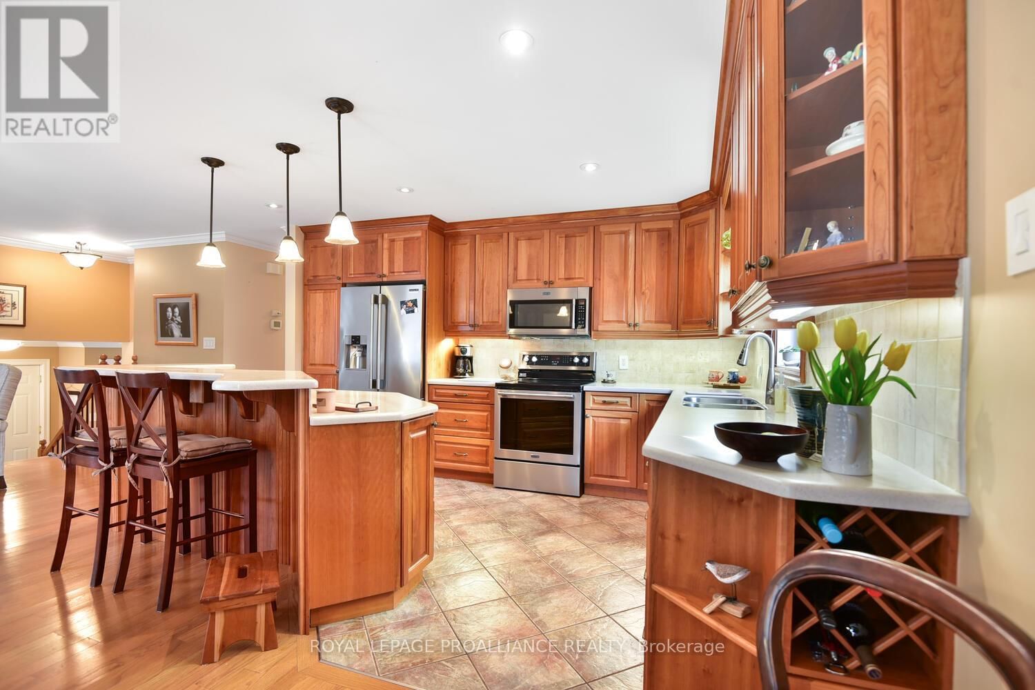 403 YOLE CRESCENT Image 12