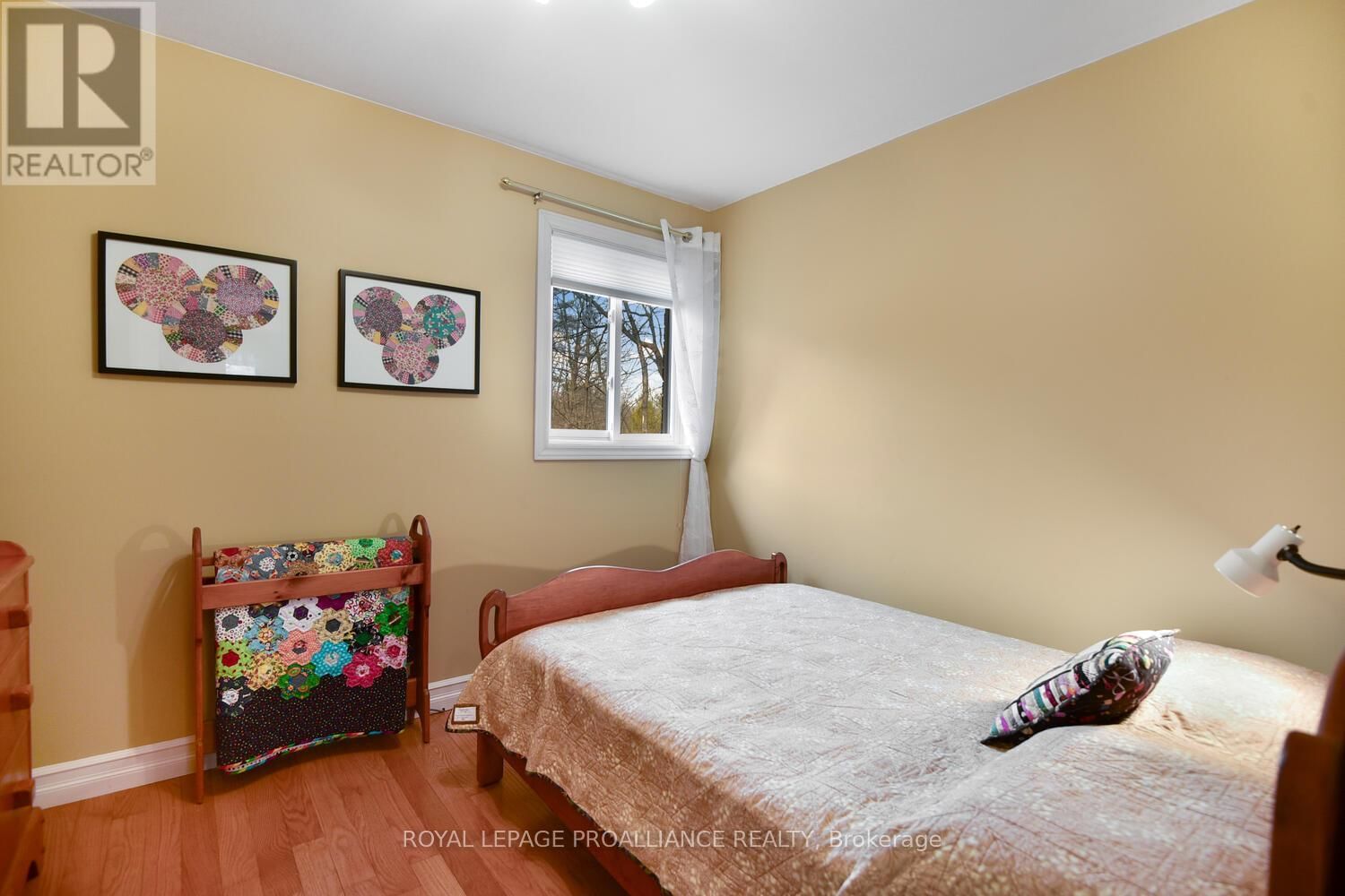 403 YOLE CRESCENT Image 17