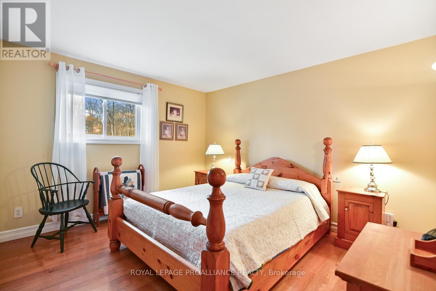 403 YOLE CRESCENT Image 19