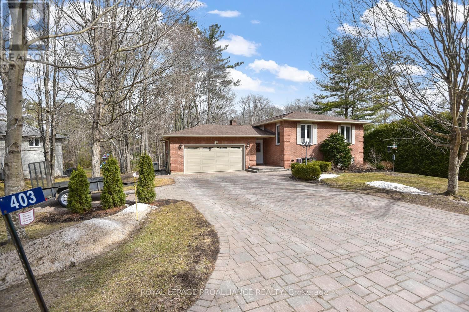403 YOLE CRESCENT Image 2