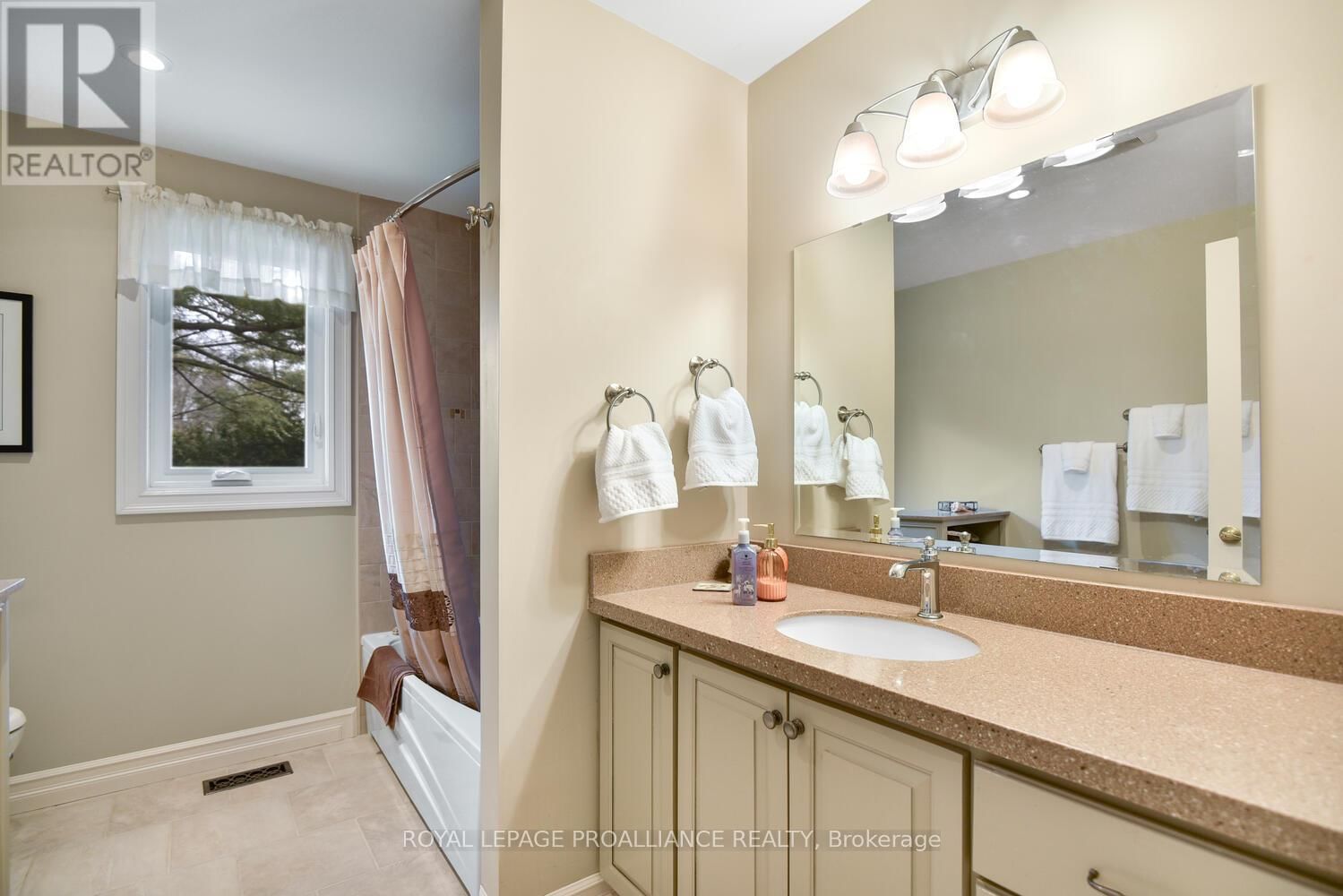 403 YOLE CRESCENT Image 20