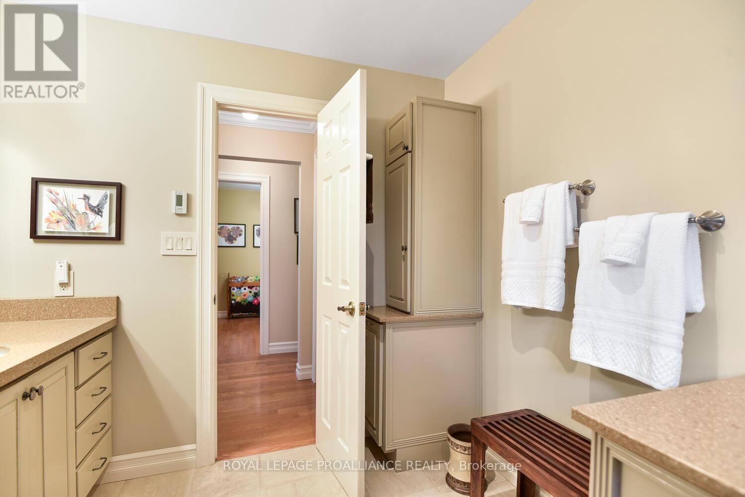 403 YOLE CRESCENT Image 21