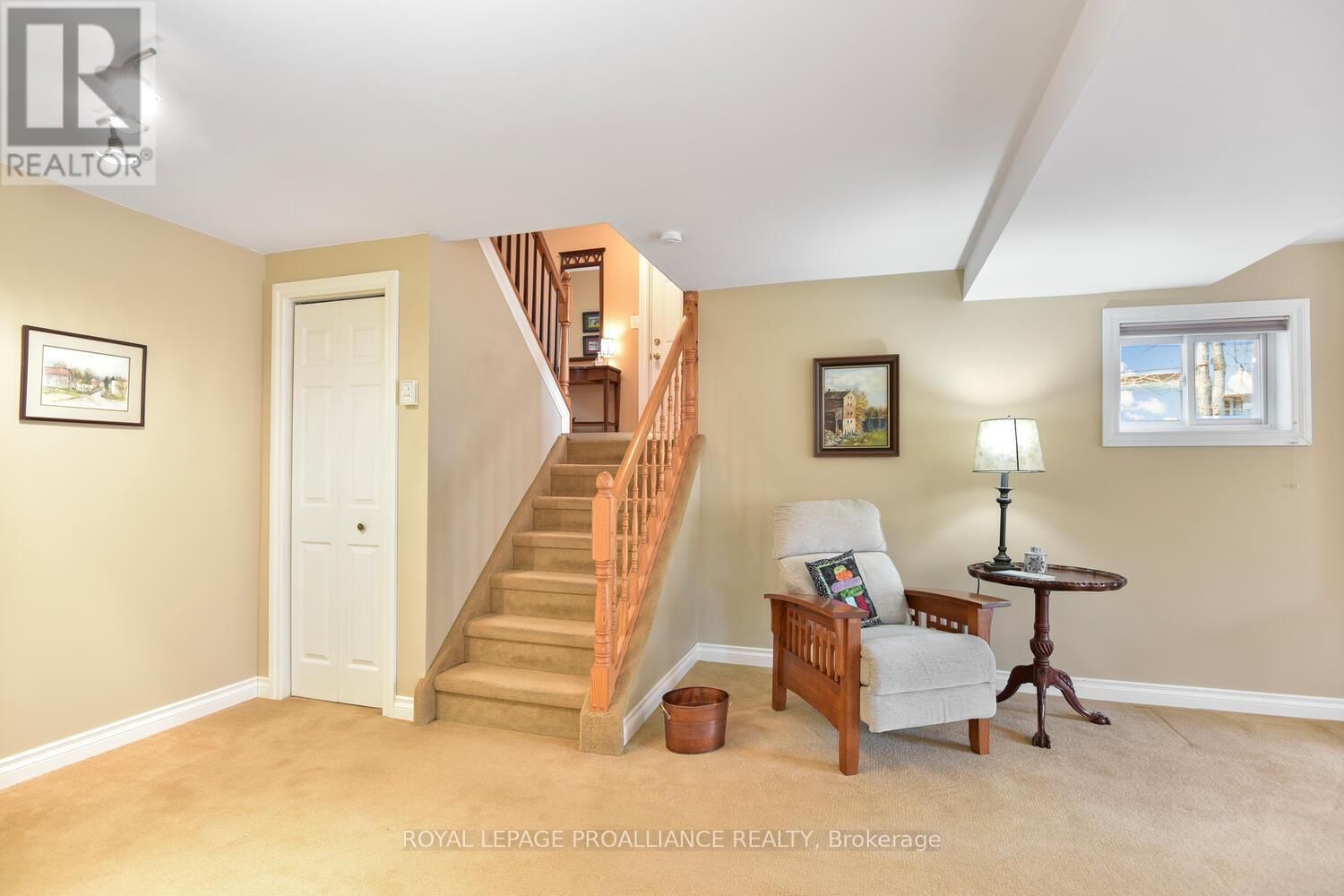 403 YOLE CRESCENT Image 22