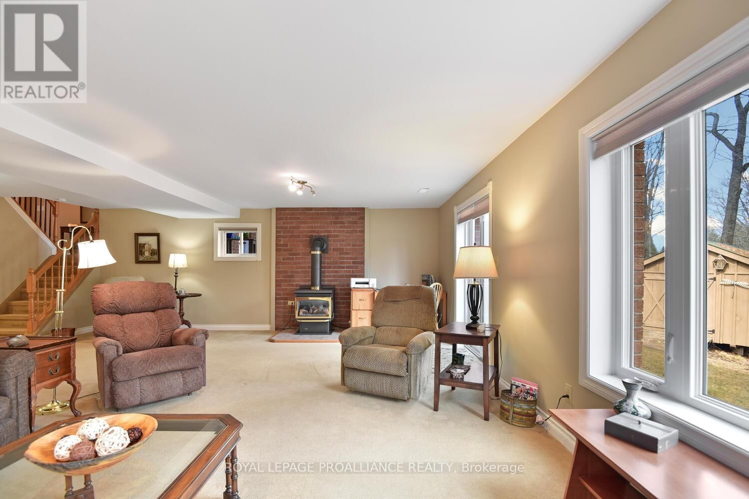 403 YOLE CRESCENT Image 23