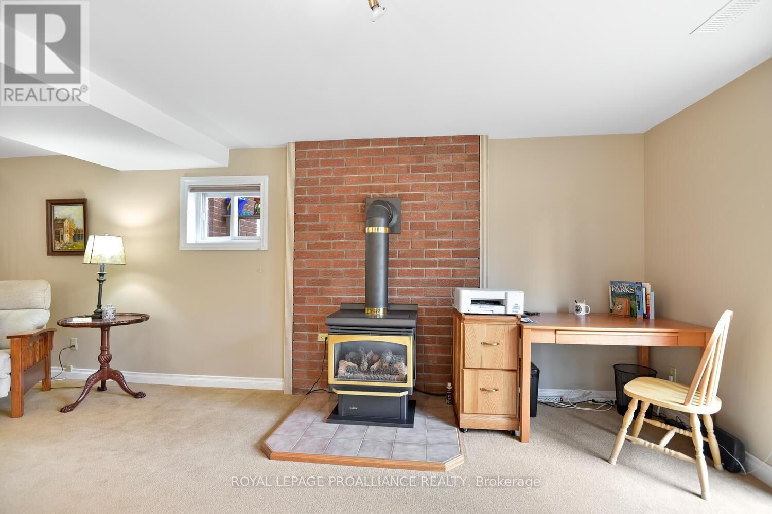 403 YOLE CRESCENT Image 25