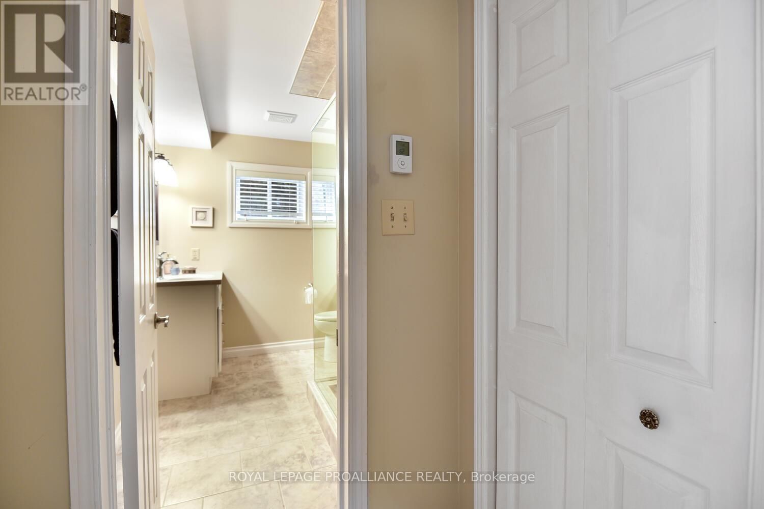 403 YOLE CRESCENT Image 26