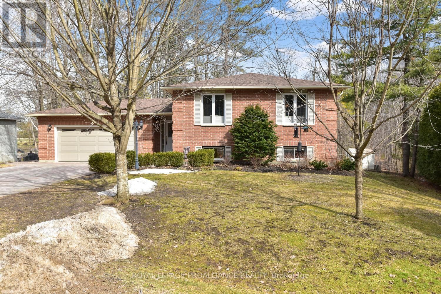 403 YOLE CRESCENT Image 3