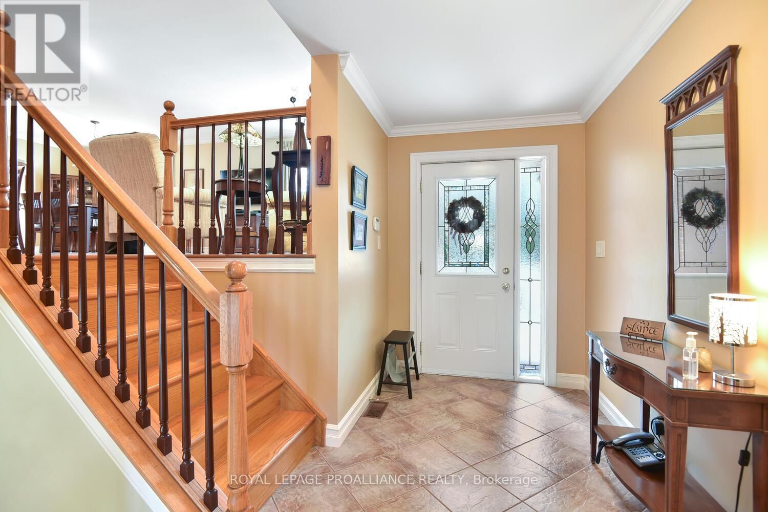 403 YOLE CRESCENT Image 6