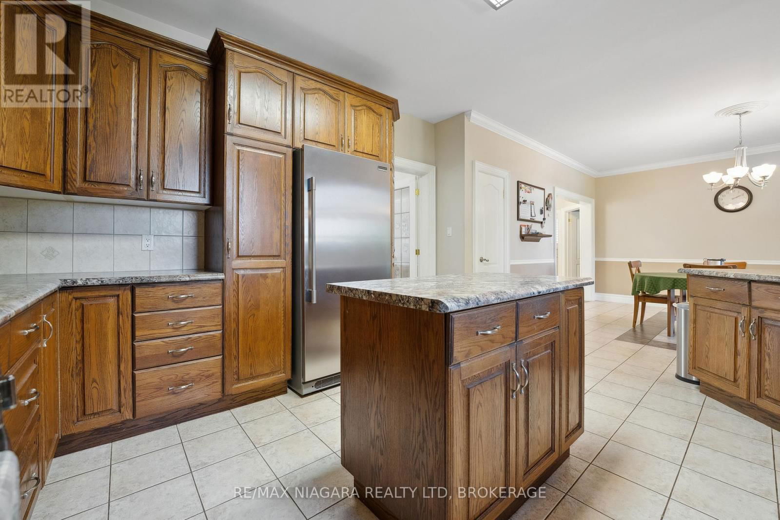 1673 ST. PAUL STREET WEST Image 12