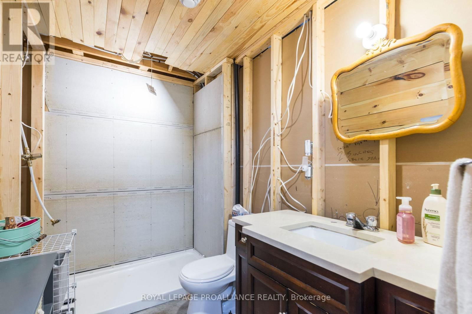 47 TESSA BOULEVARD Image 24