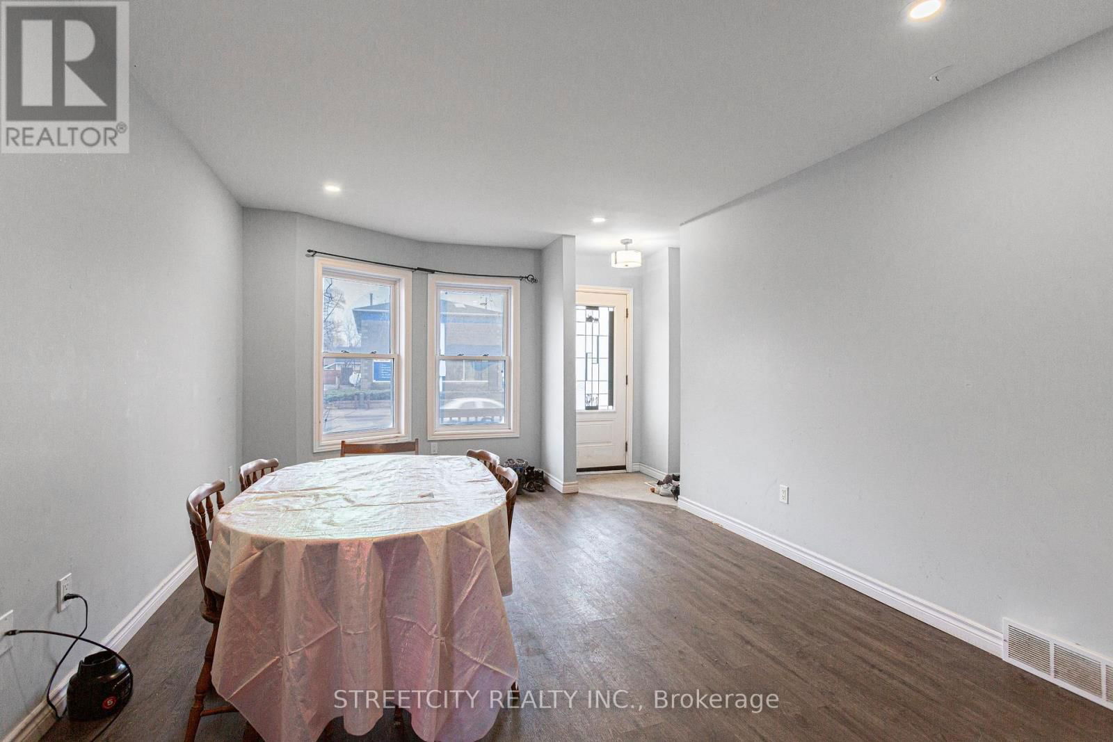 1053 OXFORD STREET EAST Image 11