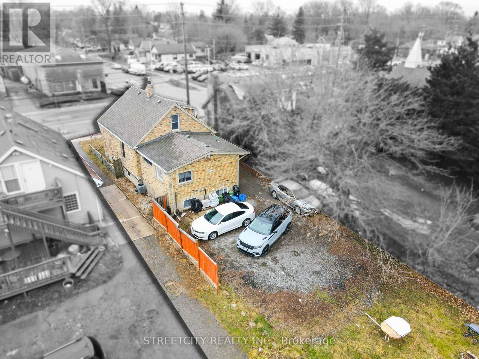 1053 OXFORD STREET EAST Image 34