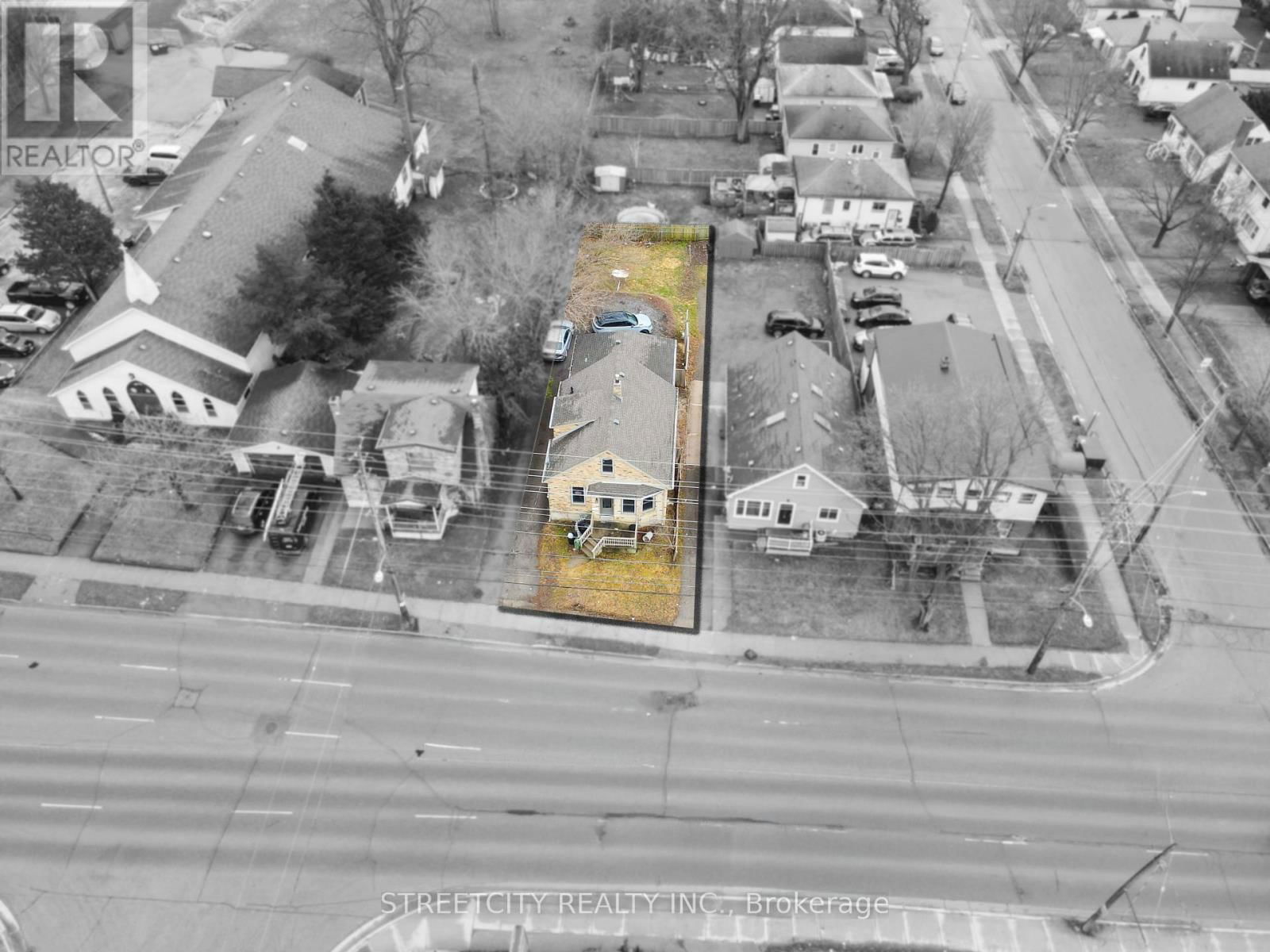 1053 OXFORD STREET EAST Image 35