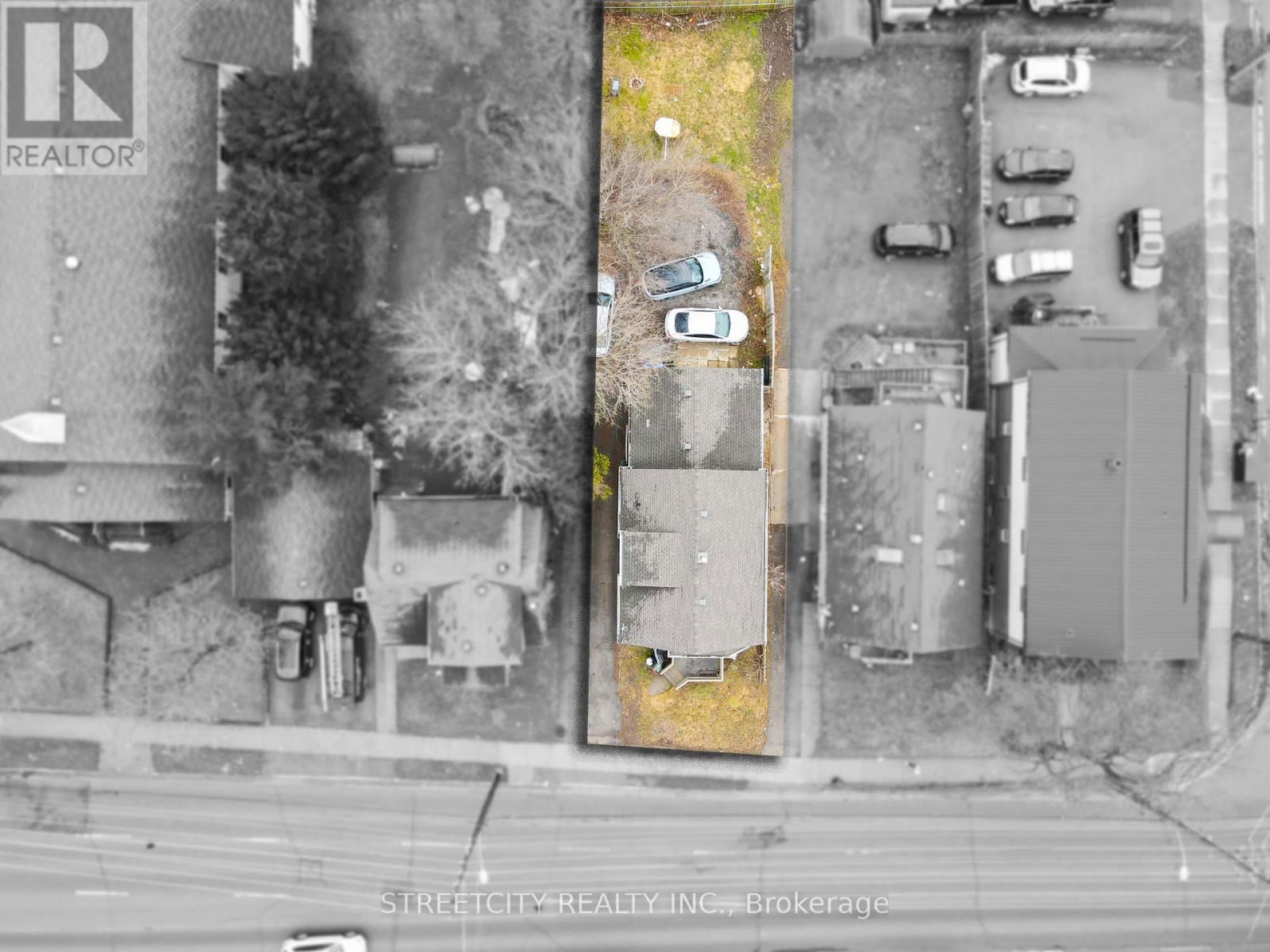 1053 OXFORD STREET EAST Image 37