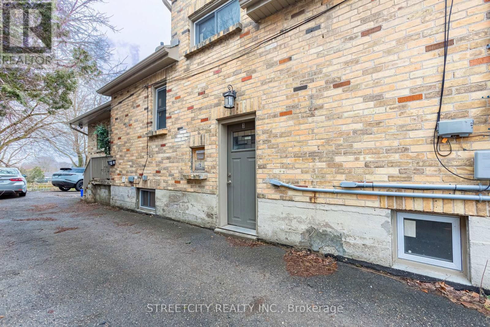 1053 OXFORD STREET EAST Image 7
