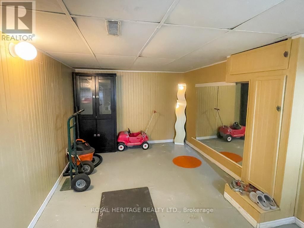 71 WRIGHT AVENUE Image 18
